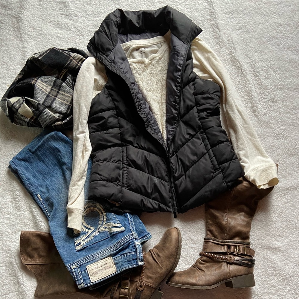 Black puffer vest